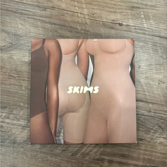 Skims sculpting thong bodysuit in size S/M. Brand new. Never worn in box. - Picture 3 of 4